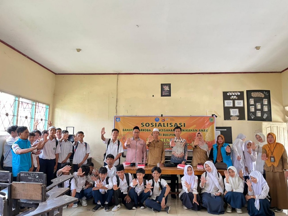 SOSIALISASI ANTI NARKOBA, PERNIKAHAN ANAK, DAN ANTI BULLYING DI DESA BENGKEL